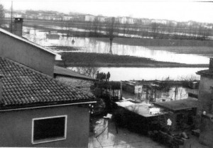 Marzo 1974. Veduta del Marzenego da via Piazzetta alla Cipressina. (Fondo associazione 7 nani)